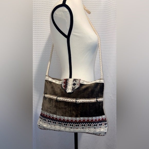 Women’s Hand Made brown Velvety Corduroy Fabric crossbody Bag, cotton lace - Picture 5 of 14